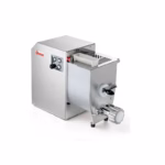 La Máquina para Pastas Concerto 5 con cortador y 3 moldes de Sirman (Italia) es una solución profesional diseñada para restaurantes medianos que buscan producir pasta fresca con calidad artesanal y máxima eficiencia.
