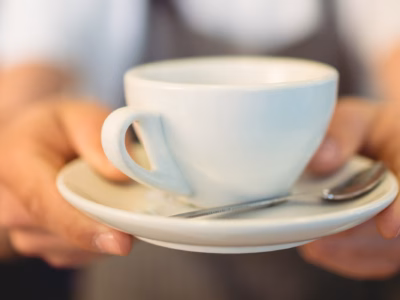 Cómo montar una cafetería profesional: equipos, inversión y claves para diferenciarse